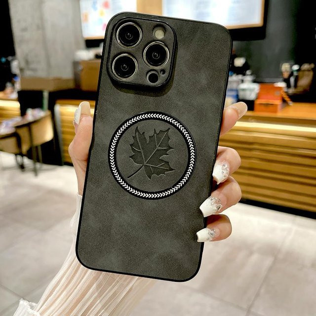 Retro Leder Hülle mit Ahornblatt-Design für Apple iPhone 16 15 14 13 12 11 Pro Max Plus mit MagSafe Kompatibilität, Schwarz - Bild 1