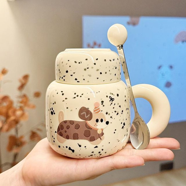 Niedriger Keramikbecher mit Deckel Narzisse und Welpe in Beige, 500 ml - Bild 1