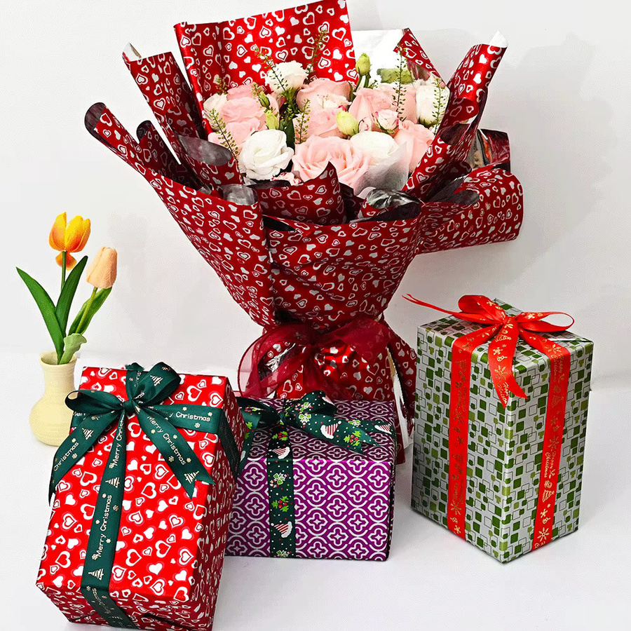 Wasserfestes PVC-Geschenkpapier mit rotem und weißem Herzmuster, rosa Streifen und grünem Laub, 1 Rolle, 10 m - Bild 5