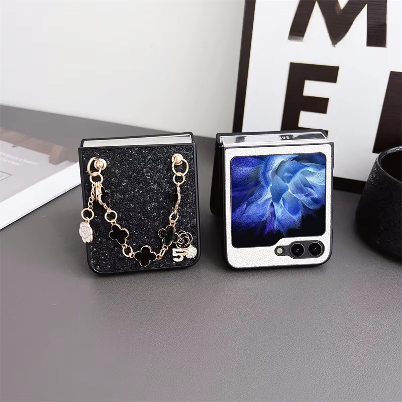Süße Blumenkette Handyhülle aus Leder mit Glitzer-Effekt für Samsung Galaxy Z Flip 7, Z Flip6, Z Flip5, Z Flip4 und Z Flip3 5G in Schwarz oder Weiß - Bild 2