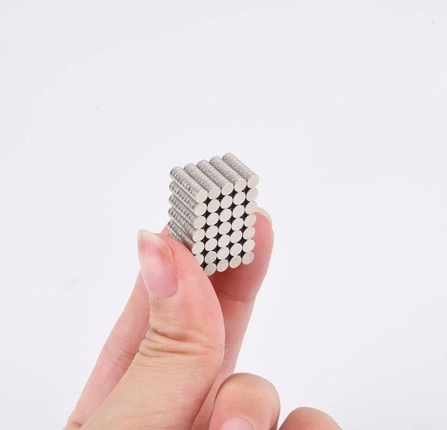 Livia Home Runde Mini Magnete in Silber, Durchmesser: 3 mm, Höhe: 1 mm - Bild 1