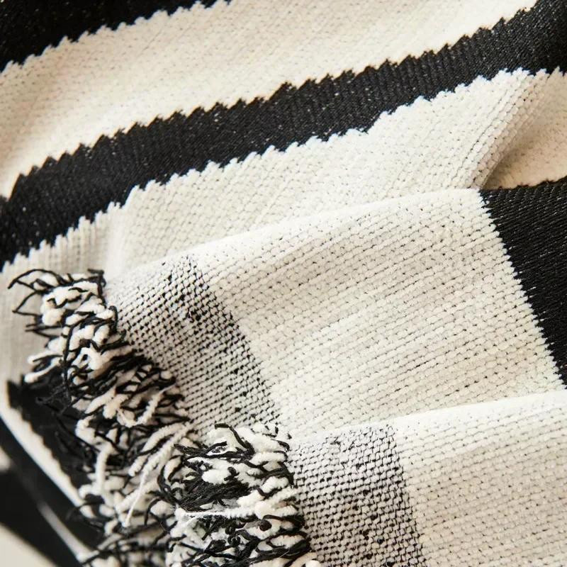 Yiran Furniture Sofadecke aus Chenille mit geometrischem Aufdruck in Schwarz, B/T: 180 x 90 cm - Bild 4