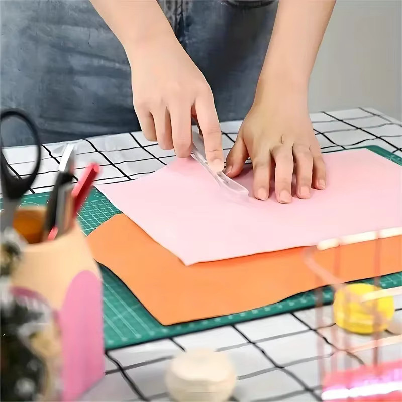 Geschenkpapier-Schneider in Orange aus Kunststoff für Weihnachten und Geburtstage - Bild 2