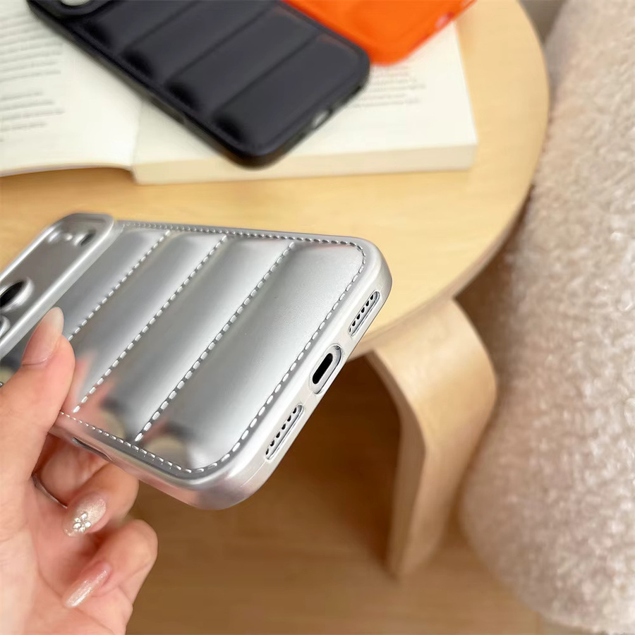 Lolozzx Daunenjacken-Handyhülle für iPhone 17 16 15 Pro Max 14 Plus 13 12 11 mit Linsenschutz und weicher Silikon-Rückseite in Lila - Bild 4