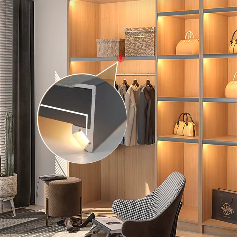 Khelse LED-Schrankregalleuchte mit 45 Grad schrägem Strahl, versenktes Aluminiumprofil in Silber, passend für 18 mm Holzbretter - Bild 2