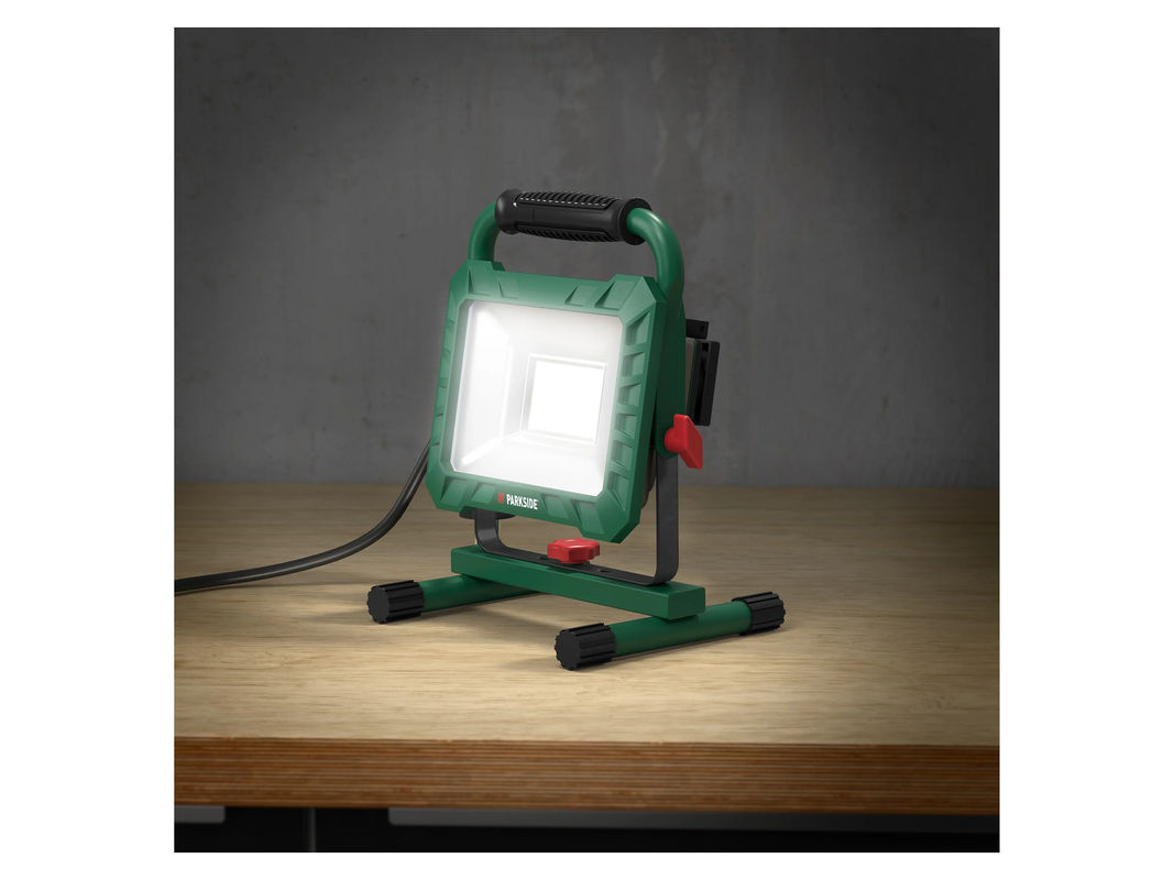 PARKSIDE LED-Arbeitsstrahler PASB 44 A1 mit Steckdose, 43,5 W, IP54, Außenbereich - Bild 2