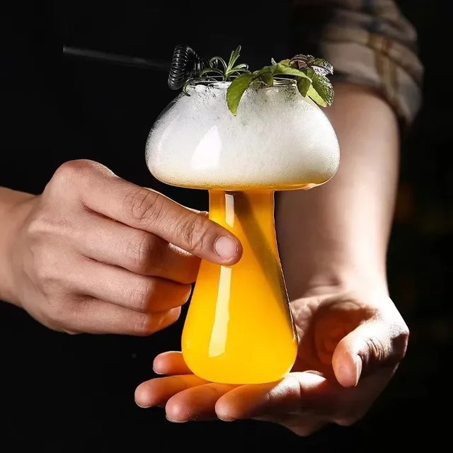 Transparenter Pilzbecher aus Glas als kreatives Cocktail- und Weinglas für Bar und Zuhause - Bild 1