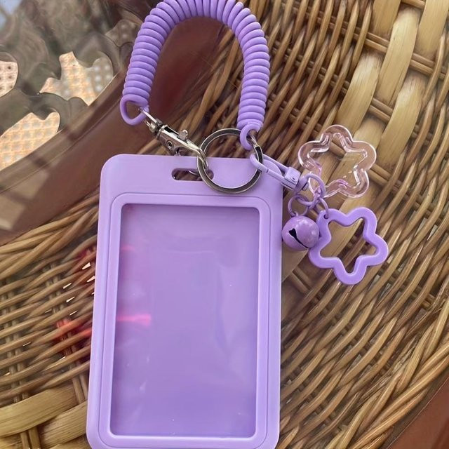 SZwatch Einziehbarer Plastikkartenhalter mit Stern-Anhänger und Schlüsselanhänger in Morandi Purple - Bild 1