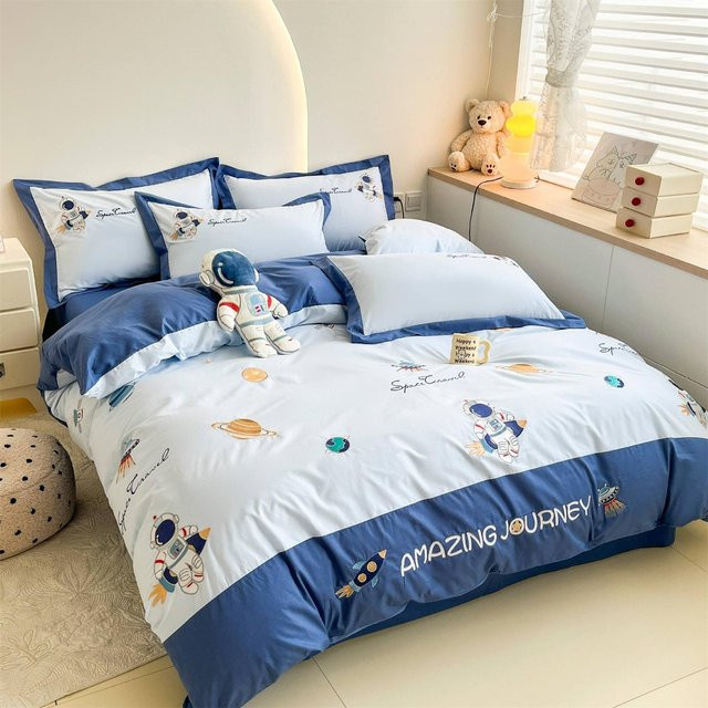 Flylo Bettwäscheset Universum Astronauten mit Reißverschluss, Wendbares 2-teiliges Bettbezug Set Dunkelblau und Weiß, B/H: 135 x 200 cm - Bild 1