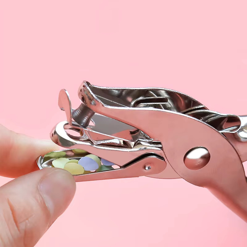 Einlochstanzer aus Metall in Silber für Papier und Scrapbooking mit 6 mm Lochdurchmesser - Bild 3