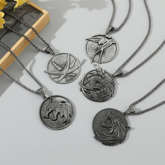 TAKARA TOMY Halskette, Wilder Wolf Jagdkopf Logo Anhänger, Silber, Unisex - Bild 1