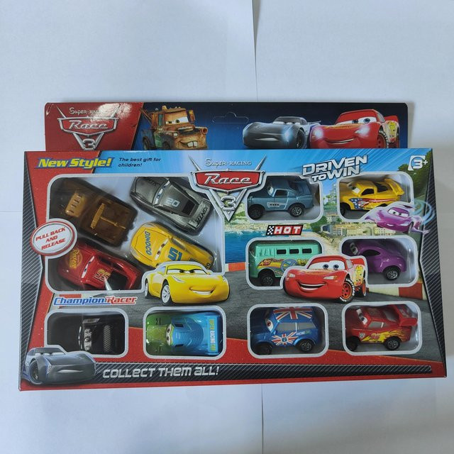 Pixar Disney Cars 3 McQueen Rückschlagauto, 12-teiliges Set, ab 4 Jahren - Bild 1