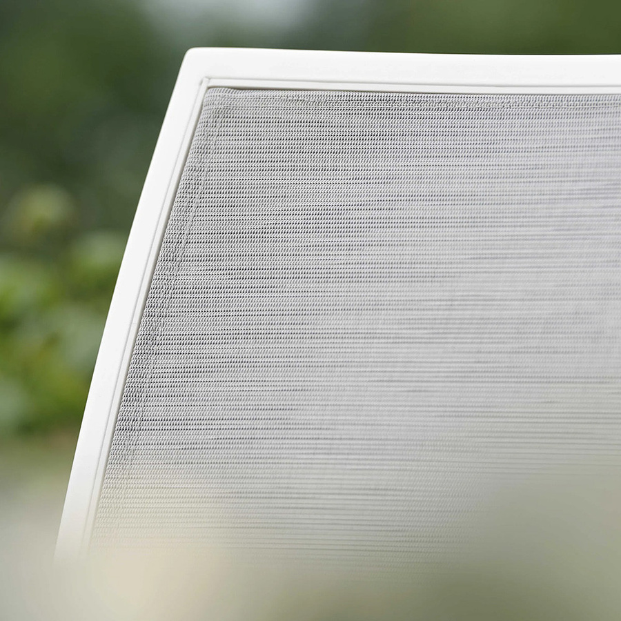 Stern SKELBY Stapelsessel in Weiß mit silbernem Textilbezug und weißen Aluminiumarmlehnen - Bild 3