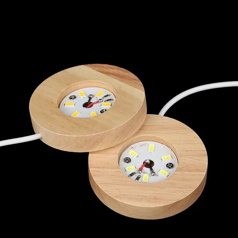 Runde Tischlampe aus Holz mit USB-betriebenem LED-Beleuchtungssockel in Warmweiß und RGB für dein Schlafzimmer oder Home Office - Bild 4