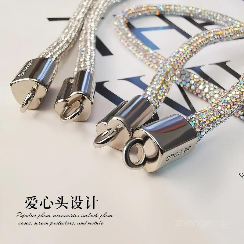 Umhängetasche mit Diamant-Lanyard und Metallclip in Silber - Bild 3