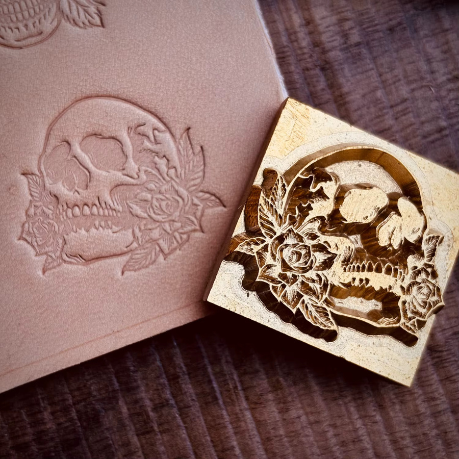 Heißprägestempel mit Rosen-Totenkopf-Design aus Messing in Gold für Leder, Holz und Ton - Bild 3