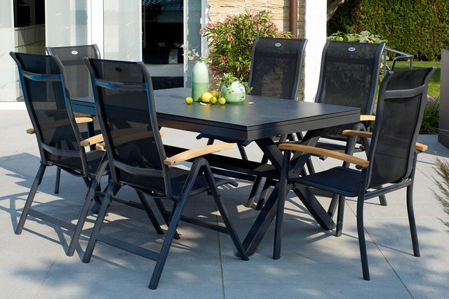 Hartman Xanadu Alice Garten-Essgruppe aus Aluminium und Teak mit Glaskeramik-Tischplatte in Anthracite/Black, bestehend aus einem ausziehbaren rechteckigen Tisch und 6 Sitzgelegenheiten (2 Dining Sessel und 4 Klappstühle) - Bild 1