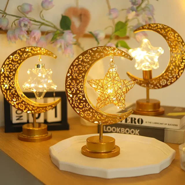 IEEYEEY LED Stern und Mond Kerzenlampe in Gold als orientalische Ramadan Dekoration für Eid Mubarak Nachtlicht - Bild 1