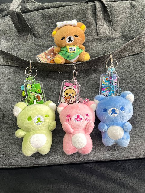 Bandai Rilakkuma Taiyaki Vierblättriger Glücksklee-Anhänger, Plüschpuppen-Taschenanhänger, Bunt / Mehrfarbig - Bild 1