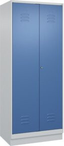 C+P Wäsche- und Kombispinde Classic PLUS mit Sockel, 2 Abteile, Fernblau RAL 5023, Höhe: 195 cm, Breite: 80 cm, Tiefe: 50 cm - Bild 1