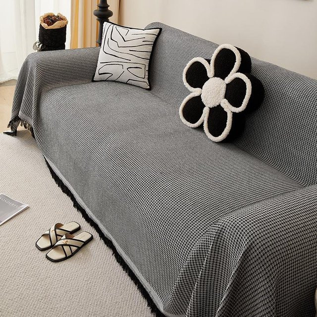 Doppelseitiger Sofabezug von WoW Home in Grau mit geometrischem Scandinavian Design, B/B: 90 x 180 cm - Bild 1