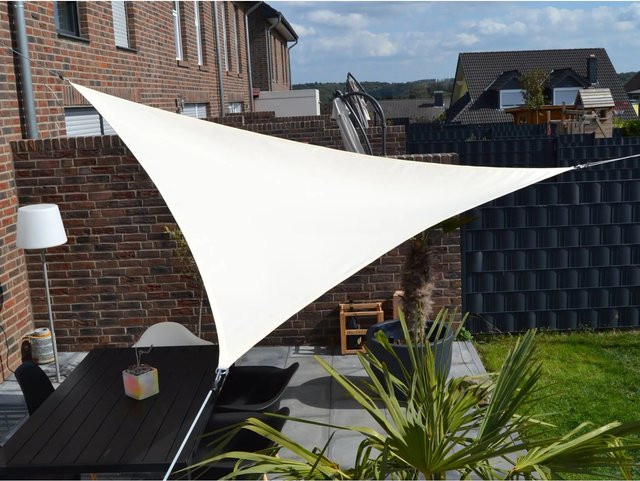 PEDDY SHIELD Dreiecksonnensegel aus HDPE in Cremeweiß B/T/H: 300 x 300 x 300 cm - Bild 1