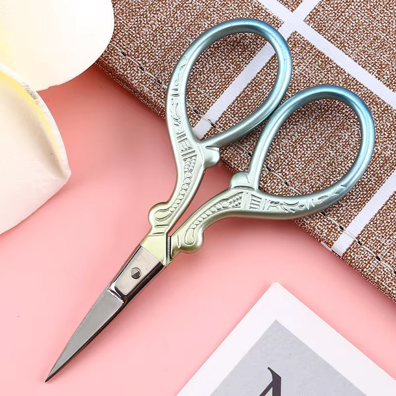 Vintage Schneider Schere aus Edelstahl im Retro Design für Stickerei und Näharbeiten - Bild 3