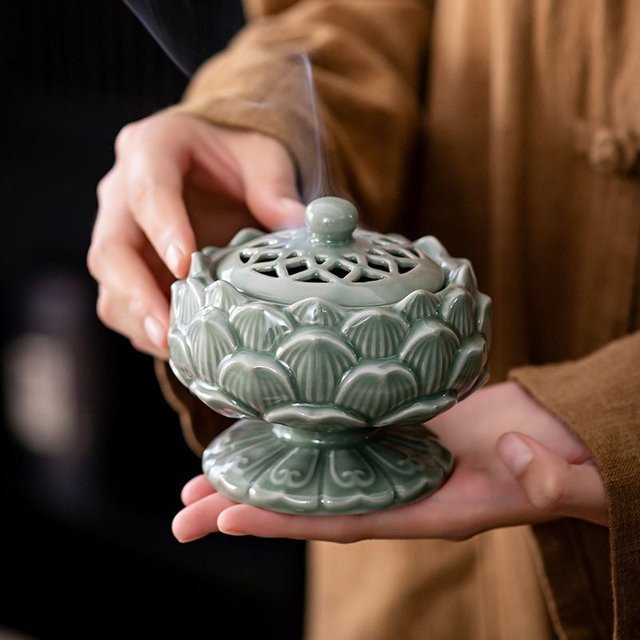 Lotus-Keramikplatte als Weihrauchbrenner in Grün mit floralem Design für Aromatherapie - Bild 1