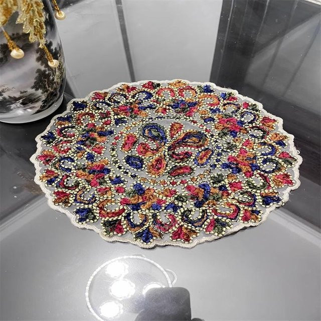 Rundes Tischset mit Kaschublumenstickerei von Yiran Furniture in Blau, Durchmesser: 30 cm - Bild 1