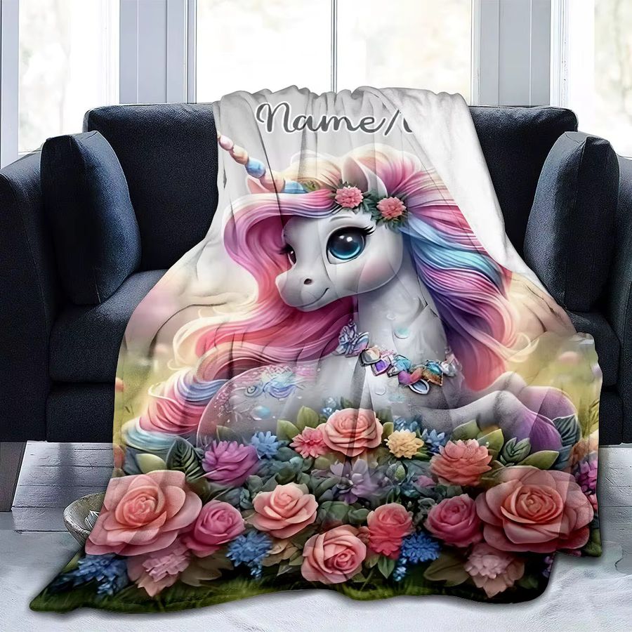 Personalisierte Einhorndecke mit Namen und Blütenmuster im Blossom Meadow Design von ZIZ - Bild 3