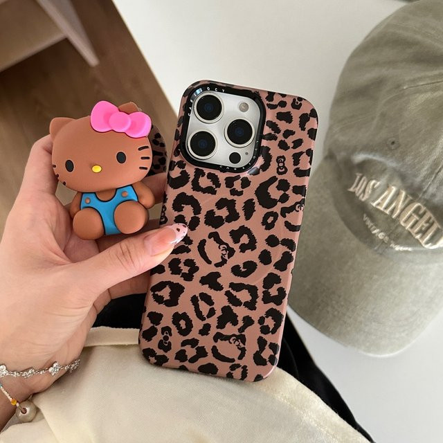 Sanrio Hello Kitty Handyhülle mit Leopardenmuster und MagSafe Wireless Charging für Apple iPhone 17 16 15 14 13 Pro Max, Multicolor - Bild 1