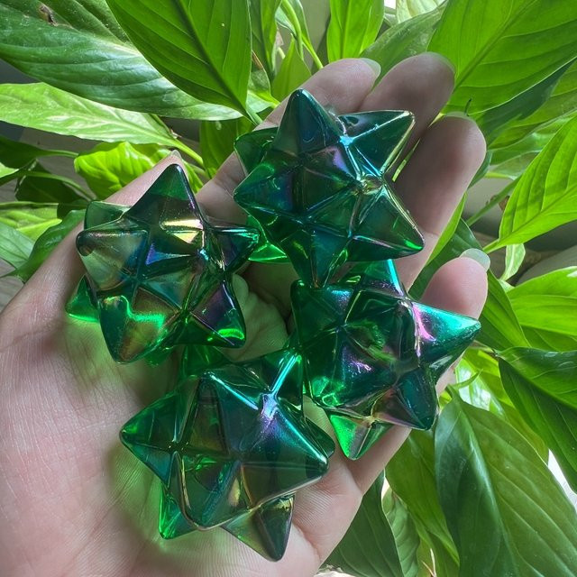 CRYSTALHOLA Grüner Aura-Stern aus natürlichem Quarz als Merkaba-Stern zur Dekoration - Bild 1