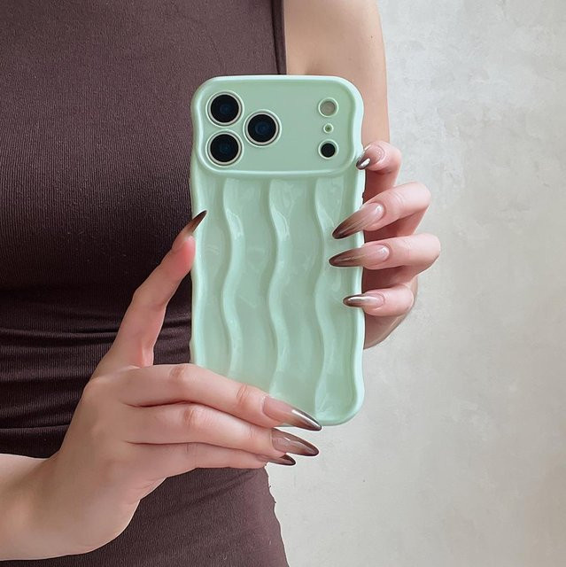 Glänzende iPhone Hülle mit Wasserwellenmuster und gewellter Kante von ASONPAI in Grün, stoßfeste Schutzhülle für iPhone 13, 14, 15, 16 und 17 Pro Max - Bild 1