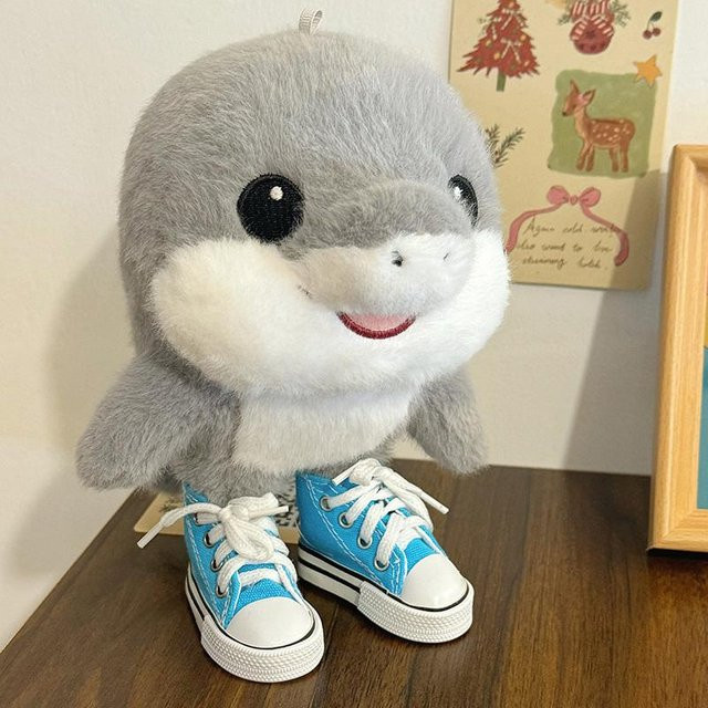 Binchi Fitness Flauschiger Haarhai mit Turnschuhen, Kuscheltier, Blau, ab 14 Jahren - Bild 1