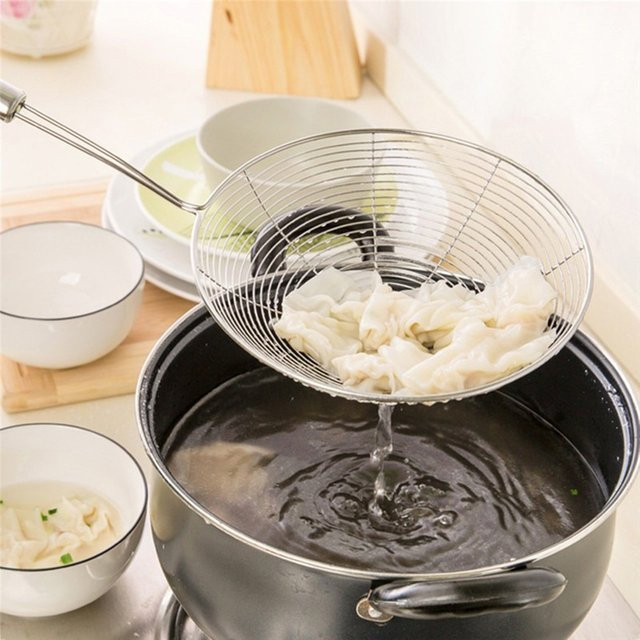 Ovaler Siebtopf aus Edelstahl mit feinem Filternetz in Silber oder Schwarz zum Frittieren und Kochen - Bild 1