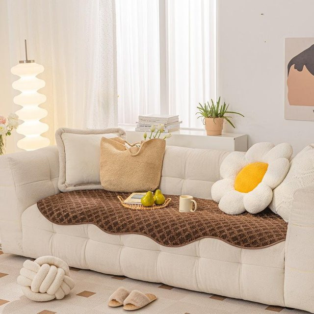 Hochwertiges Sofakissen Super Six aus Plüsch mit Karomuster in Beige oder Braun, B/H: 80 x 90 cm - Bild 1