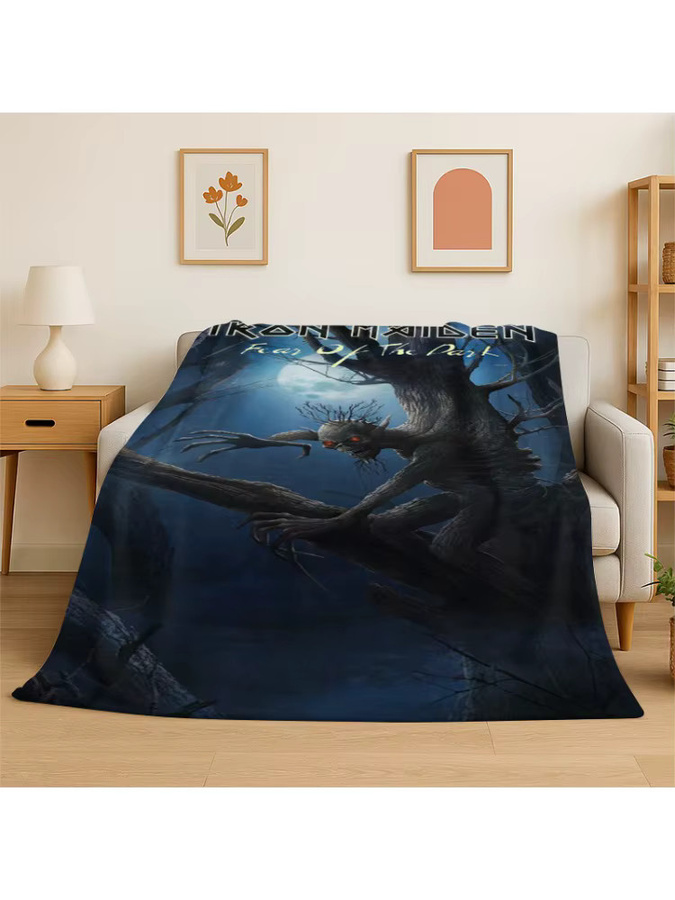Livrane Flanell-Überwurfdecke Iron Maiden 3D-Design, Blau, B/T: 150 x 200 cm - Bild 2