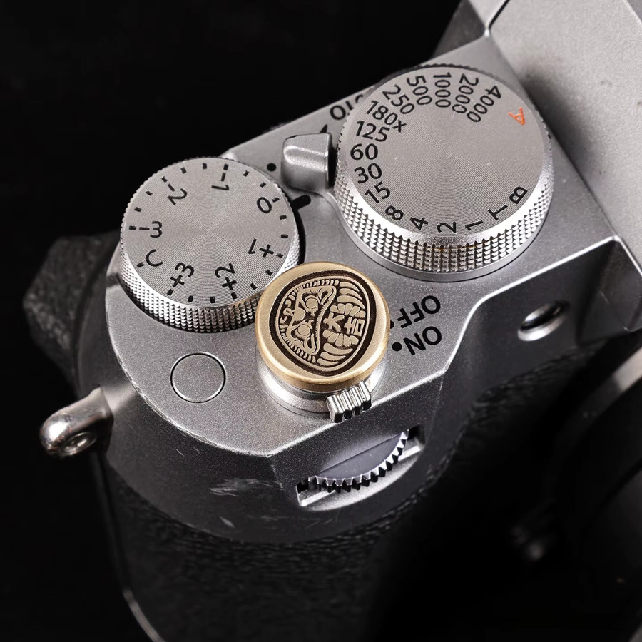 Metall Blitzschuhabdeckung in Weiß passend für Fujifilm XT3 XT10 XT20 XT50 X100V X100VI XT30II XT30III mit Gewindeanschluss für Auslöserknopf-Zubehör - Bild 1