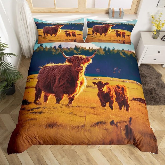 Bettwäsche-Set Your Warm Home mit Highland Cattle Motiv in Mehrfarbig, rustikaler Design mit geometrischen Holzplanken und Blumen, Bettbezug und Kissenbezüge, B/H: 155 x 215 cm, Kissenbezüge: 50 x 70 cm - Bild 1