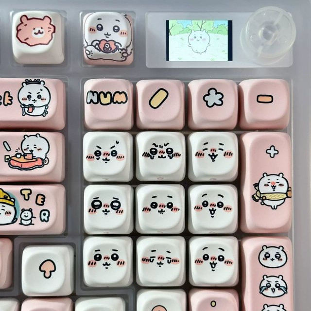 Chiikawa Usagi Anime mechanische Tastatur mit MOA-Tastenkappen-Set im süßen Cartoon-Design - Bild 1