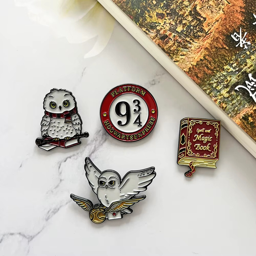 Bandai Pin-Set, 4-teilig, Eulen und Zauberbuch, Metallanstecker - Bild 3