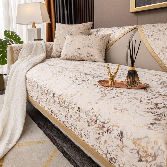 HOMEMOTION Samt-Sofabezug mit vergoldetem Muster in Beige und gelbem Rand, rutschfester Schonbezug für dein Sofa, B/B/H: 180 x 90 cm - Bild 1