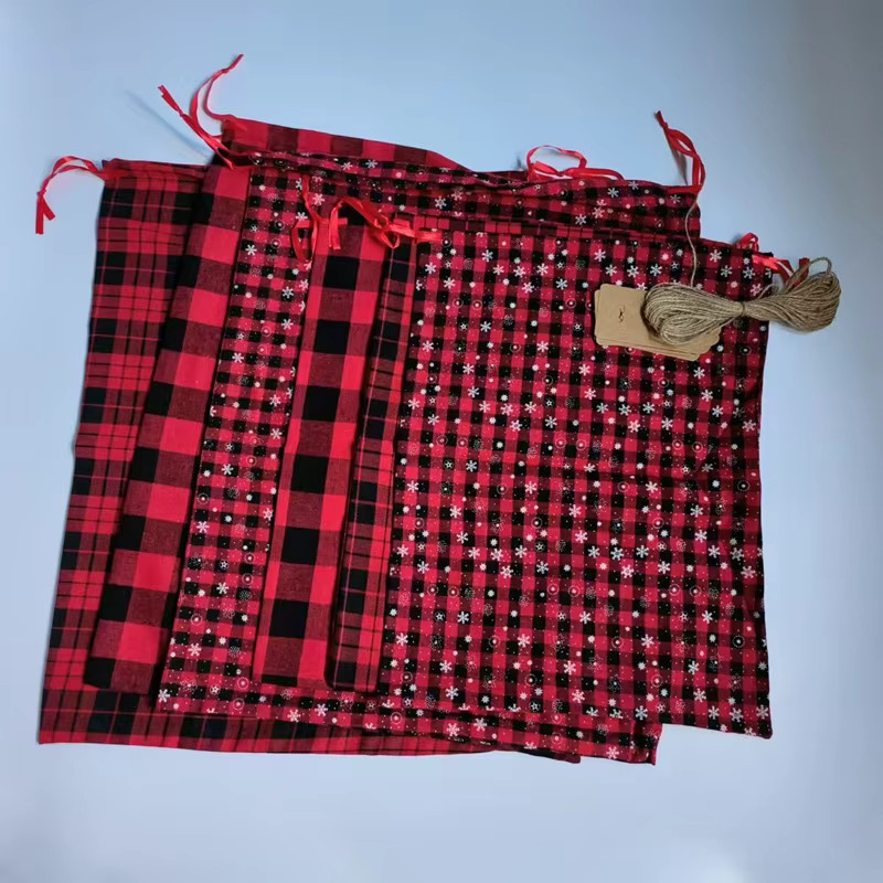 Rote Weihnachtsgeschenktüte aus Baumwollstoff mit Kordelzug und Schneeflockendruck, B: 50 cm, H: 40 cm - Bild 2