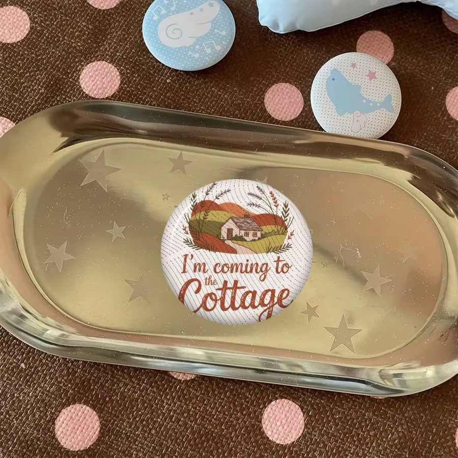 Kayou Brosche, I'm Coming To The Cottage Anime Button Pin - Bild 3