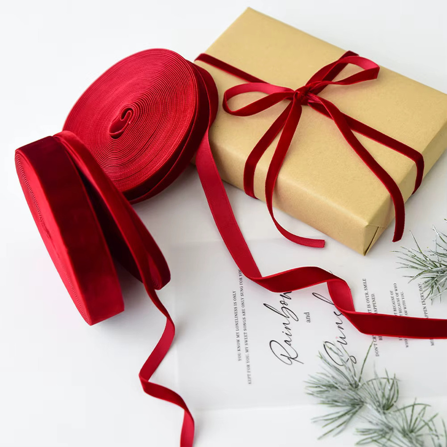 Samtband für Weihnachtsdekoration und Geschenkverpackungen, 10 m Länge, Breite: 2,5 cm, Farben: Beige und Rot - Bild 2
