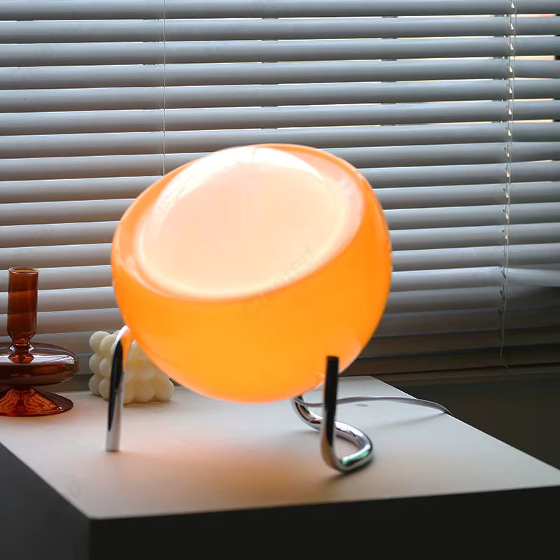 Claeted Retro LED Nachtlicht aus Glas in Orange und Gelb mit silbernem Metallgestell für Wohnzimmer, Schlafzimmer und Arbeitszimmer - Bild 2