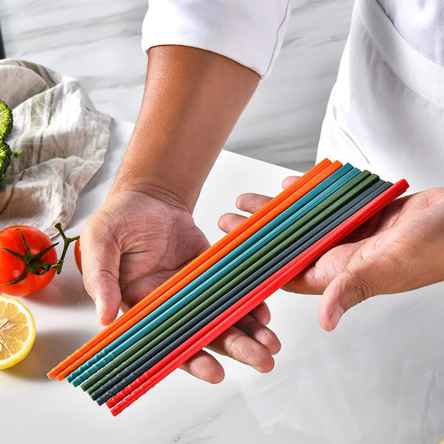 5-teiliges Silikon-Essstäbchen-Set von uniturcky in Mehrfarben mit rutschfestem Griff und mattem Finish - Bild 2