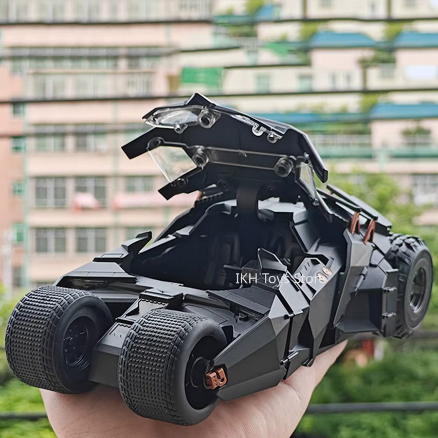 RMZ city Batmobil-Modellauto, Batman, Maßstab 1:24, Metalldruckguss, mit Licht und Ton - Bild 5