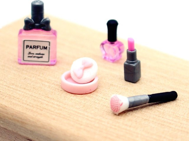 Puppenhaus Miniatur Kosmetische Lippenstift Pulver Parfüm Make-Up Zubehör, 1-teiliges Set - Bild 1