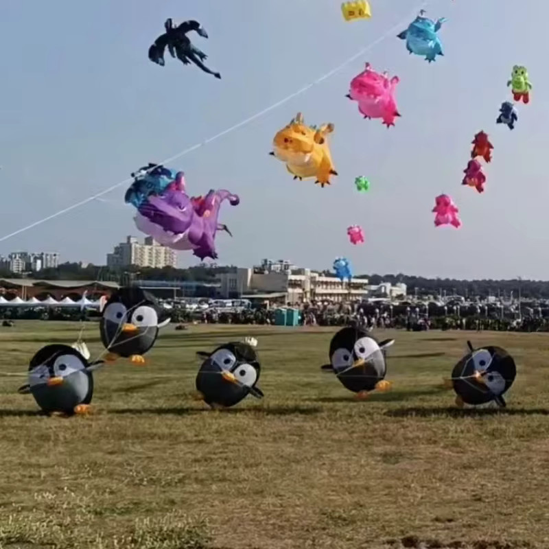 Breezemoon Pinguin-Drachen-Anhänger, Marienkäfer-Drachen, Outdoor-Spielzeug, ab 14 Jahren - Bild 2